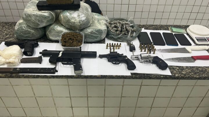 PM prende grupo com drogas e armas de fogo