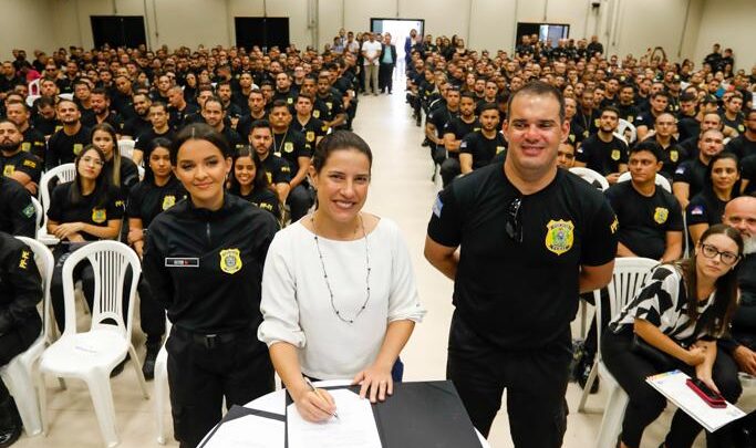 Raquel Lyra empossa novos policiais penais e inaugura 1° complexo aquático dos Bombeiros