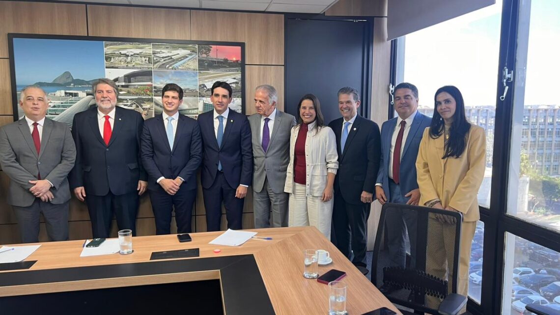 Raquel Lyra prestigia posse de Silvio Costa Filho e anuncia requalificação do Aeródromo de Serra Talhada