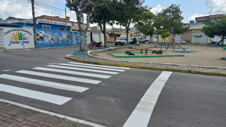Júnior Letal comemora nova pintura nas faixas de pedestres no bairro Agamenon