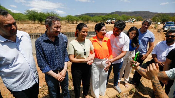 Em Carnaubeira da Penha, governadora Raquel Lyra vistoria obras da PE-425