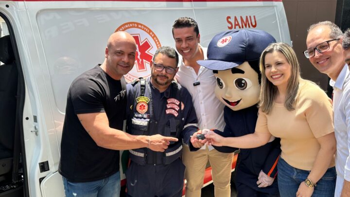 Anderson Correia entrega ambulância ao Samu Caruaru com emenda da deputada Clarissa Tércio