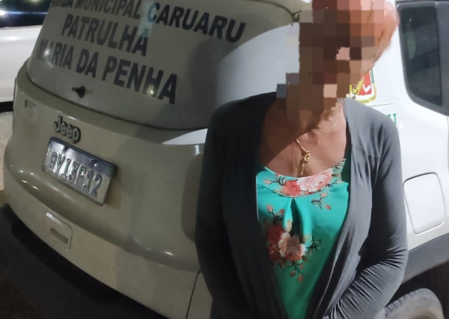 Guarda Municipal de Caruaru conduz mulher suspeita de furto à delegacia