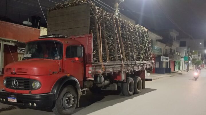 PM apreende caminhão por crime ambiental