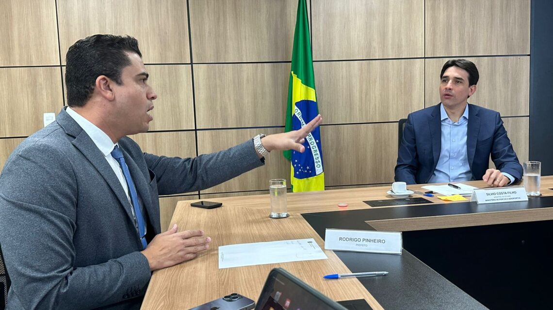 Prefeito Rodrigo Pinheiro e Ministro Silvio Costa Filho tratam do aeroporto de Caruaru Prefeito Rodrigo Pinheiro e Ministro Silvio Costa Filho tratam do aeroporto de Caruaru