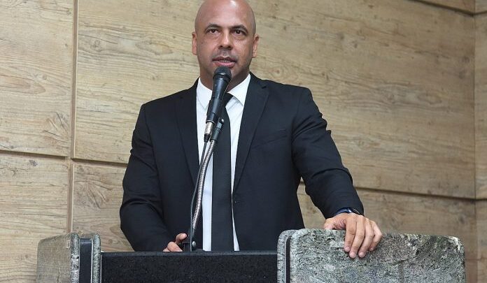 Anderson Correia reforça a importância da criação da rubrica no Fundo Municipal de Saúde destinada ao ICIA, para recebimentos de recursos federais e estaduais