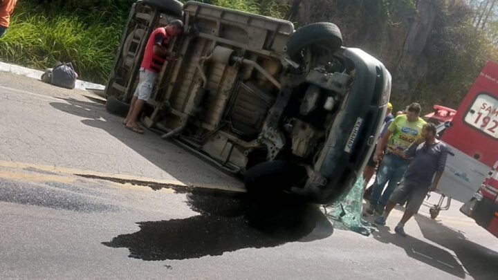 Mulher morre e quatro pessoas feridas após colisão envolvendo quatro veículos na BR 104