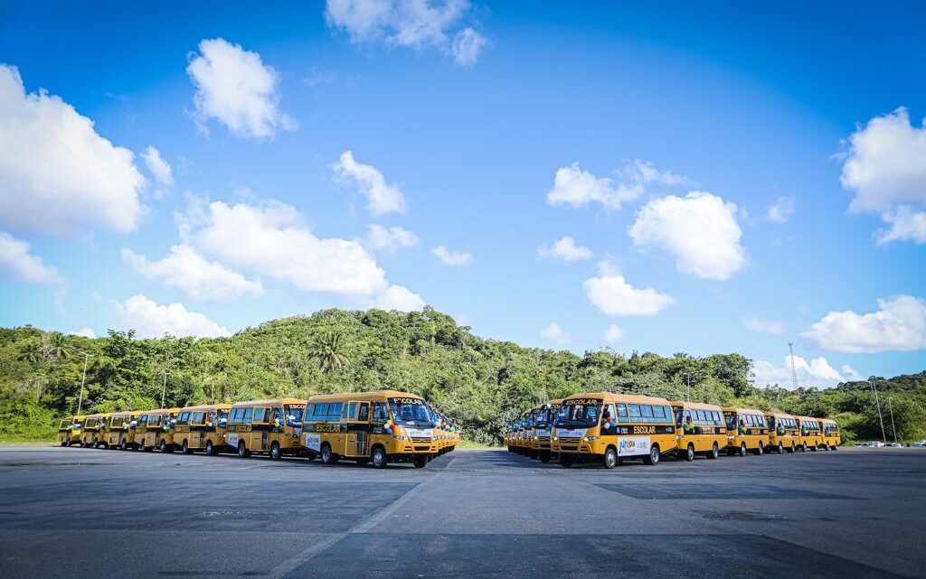 Raquel Lyra sanciona leis que garantem apoio financeiro do Estado para a educação dos municípios