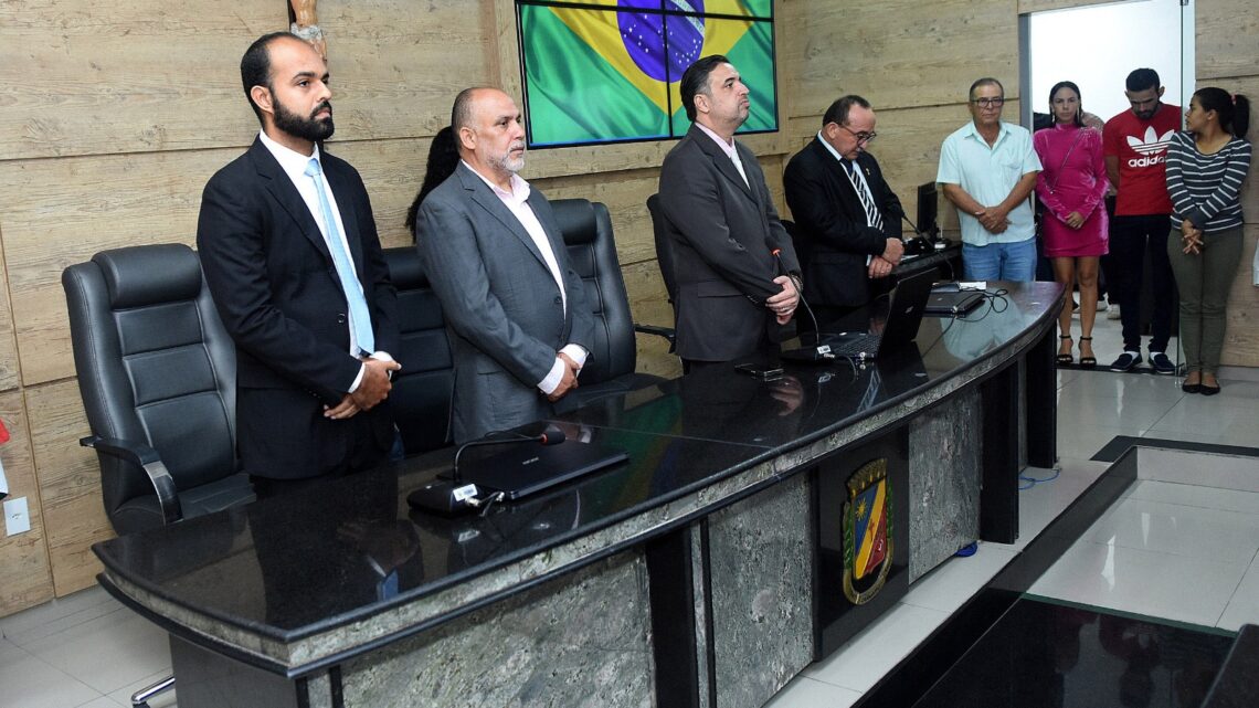 Reconhecimento na educação: professor Walter Benício e Antônio Oliveira recebem medalha Professora Sinhazinha