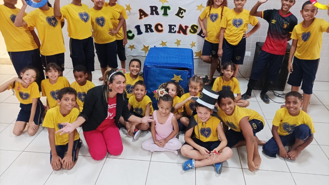 Arte Circense como ferramenta para o bom convívio Arte Circense como ferramenta para o bom convívio