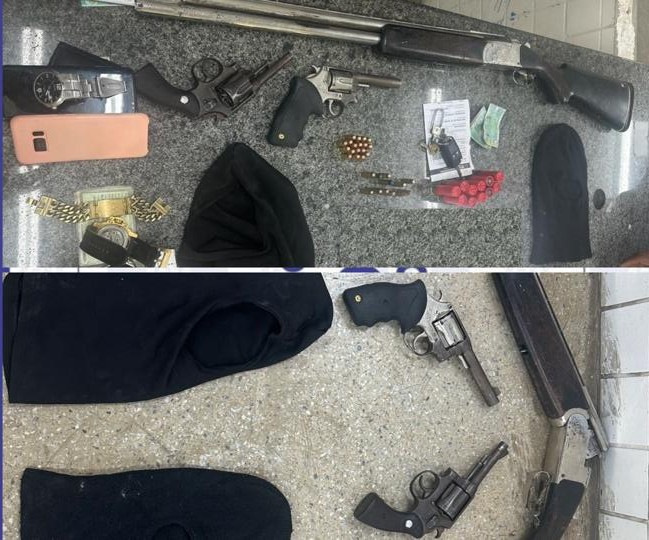 Três homens presos em posto de combustíveis com armas e munições Três homens presos em posto de combustíveis com armas e munições