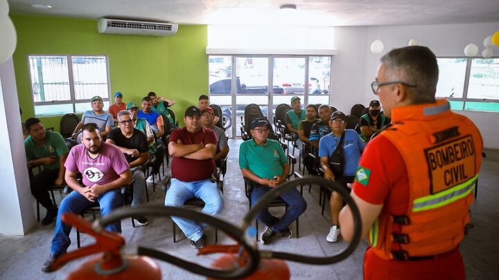 Ceaca sedia capacitação de combate a incêndios e primeiros socorros