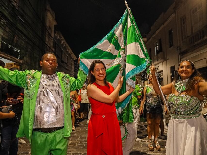 Governadora Raquel Lyra acompanha cortejo artístico e cultural no último dia do REC’n’Play