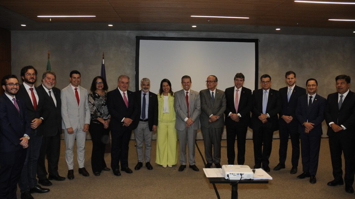Raquel Lyra reúne bancada federal e ministros para discutir demandas e investimentos para Pernambuco Raquel Lyra reúne bancada federal e ministros para discutir demandas e investimentos para Pernambuco