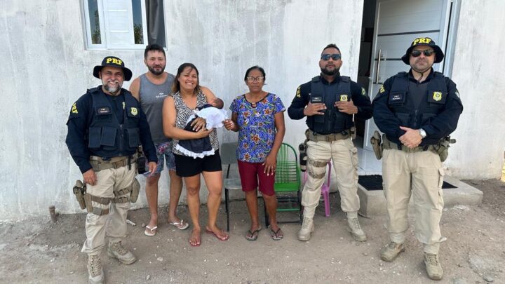 Recém-nascido se engasga e é salvo pela PRF na BR 232