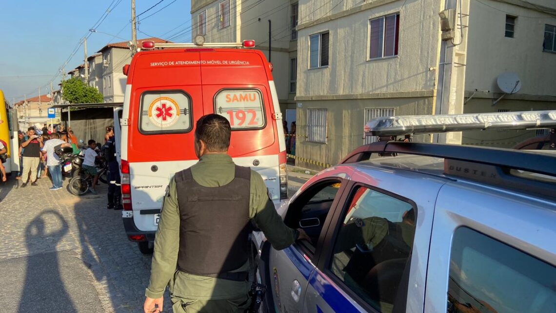 Jovem é assassinado a tiros em residencial de Caruaru Jovem é assassinado a tiros em residencial de Caruaru