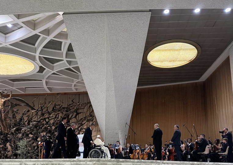Papa Francisco elogia orquestra formada por jovens brasileiros: “Esforço pela paz”