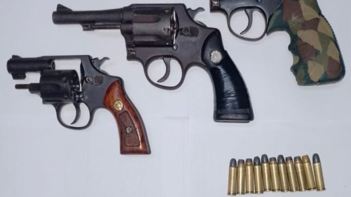 PM prende 04  passageiros em carro de aplicativo com três armas de fogo