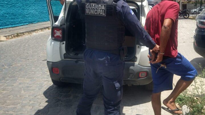 Guarda Municipal de Caruaru conduz à delegacia homem suspeito de violência doméstica