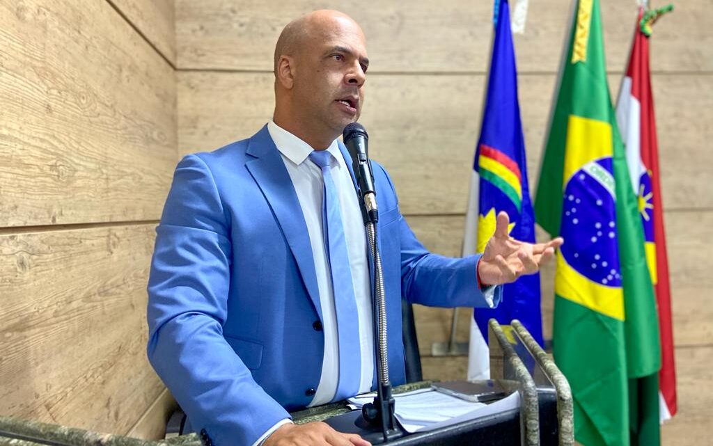 Anderson Correia propõe PL com multa de até R$ 34.500 para quem matar árvore em Caruaru