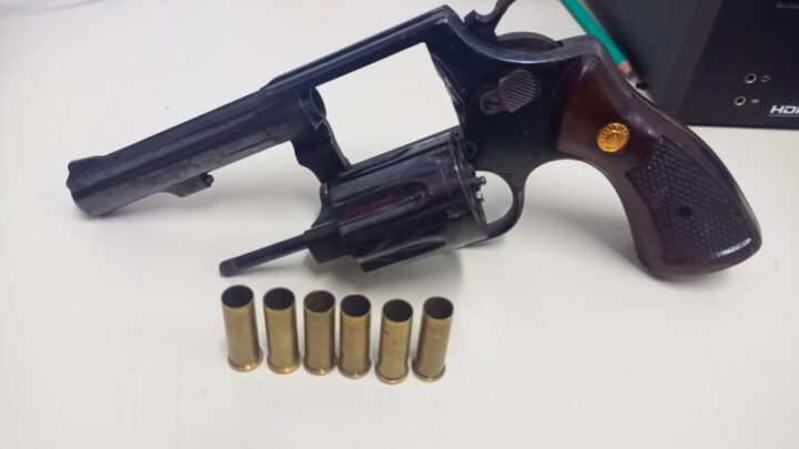 PM prende em flagrante acusados de matar homem em praia de Pernambuco