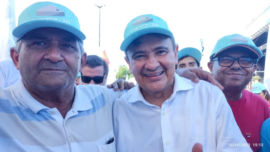 Diretores do Sindicato dos Trabalhadores e Rurais de Caruaru participaram do ato de retomada do “Programa Cisternas”