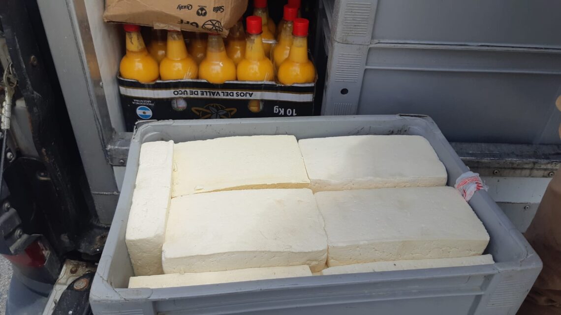 PRF apreende quase 1 tonelada de queijo sem refrigeração na BR 232 PRF apreende quase 1 tonelada de queijo sem refrigeração na BR 232