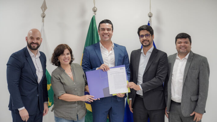 Prefeito Rodrigo Pinheiro assina contrato com a Empresa do Brasil de Comunicação (EBC) para lançamento da TV municipal