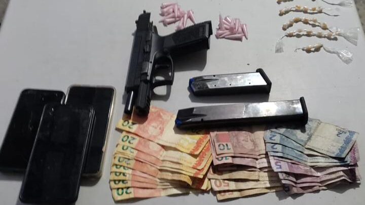 Polícia Civil prende envolvidos com o tráfico de drogas e apreende arma