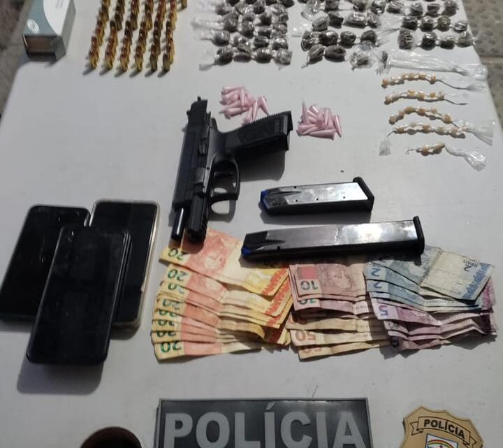 Polícia Civil prende envolvidos com o tráfico de drogas e apreende arma Polícia Civil prende envolvidos com o tráfico de drogas e apreende arma