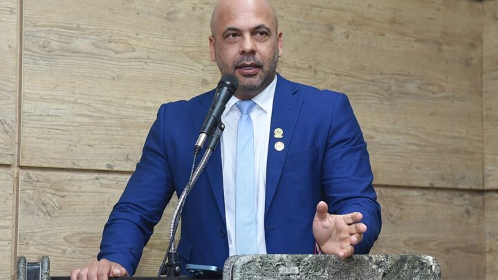 Anderson Correia cobra melhorias para animais e trabalhadores do curral de gado de Caruaru