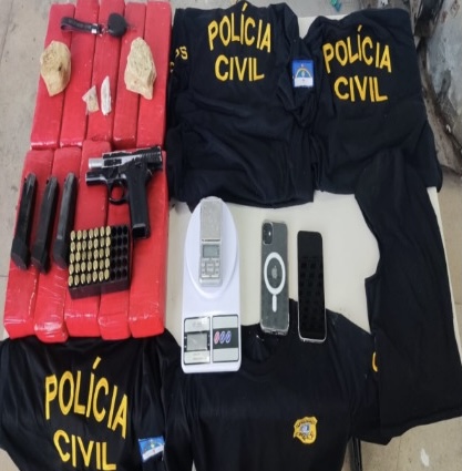 PM apreende arma, munições e drogas PM apreende arma, munições e drogas