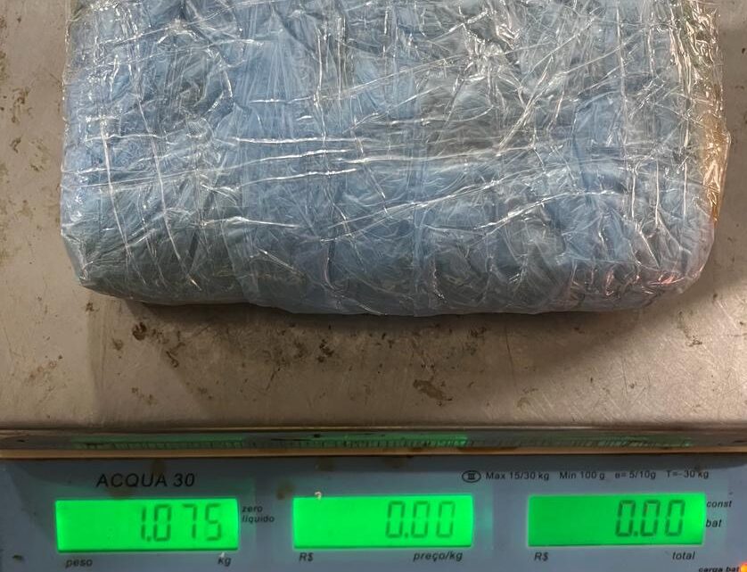 PM apreende mais de 1kgde pasta base de cocaína PM apreende mais de 1kgde pasta base de cocaína