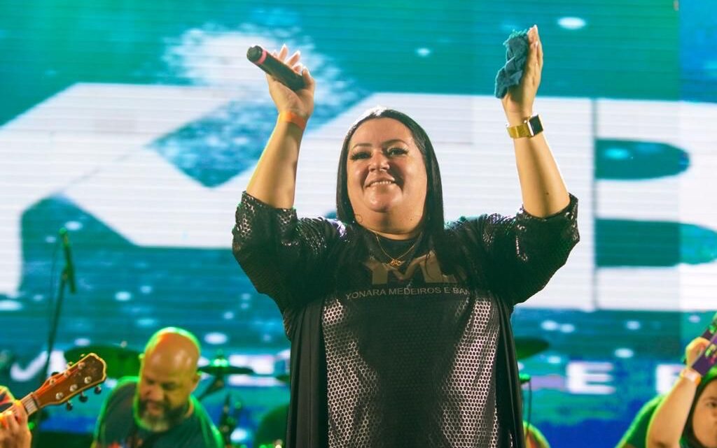 Noite Gospel leva mensagem de fé para o público na primeira noite da 2ª Seresta Natalina