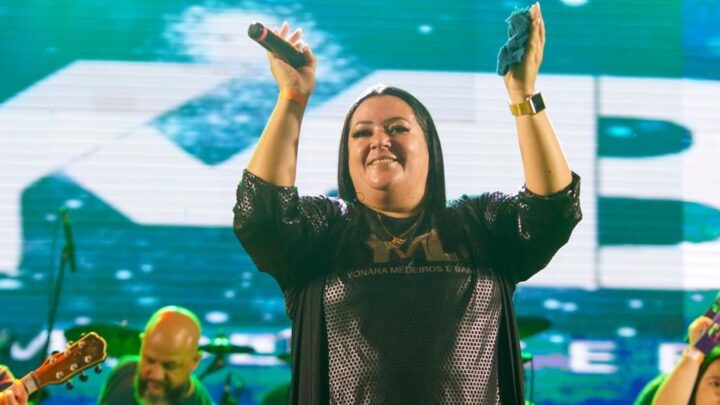 Noite Gospel leva mensagem de fé para o público na primeira noite da 2ª Seresta Natalina