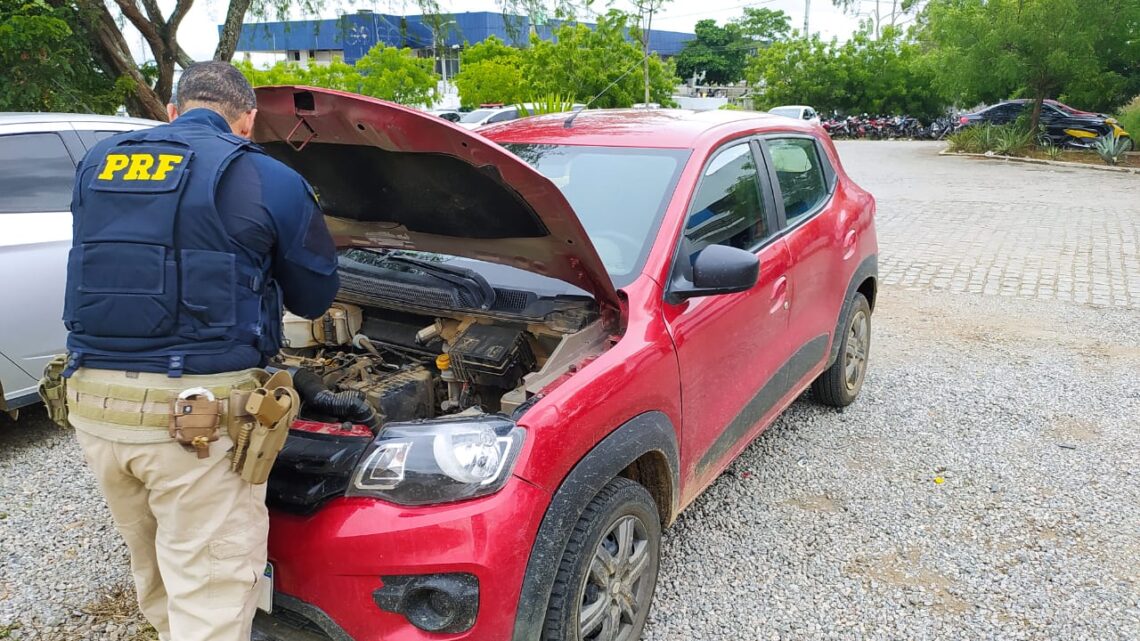 Caminhão e carro roubados são recuperados pela PRF, em Gravatá e Caruaru Caminhão e carro roubados são recuperados pela PRF, em Gravatá e Caruaru