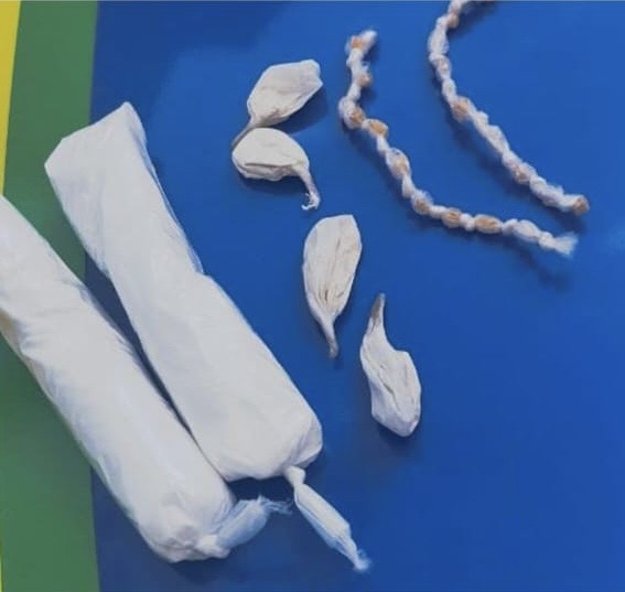 PM apreende cocaína e crack que estavam com dois indivíduos em uma moto PM apreende cocaína e crack que estavam com dois indivíduos em uma moto