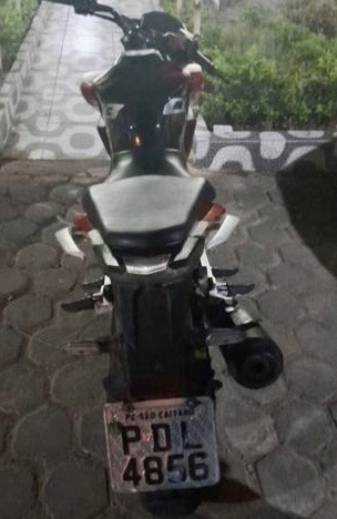 PM apreende moto clonada e prende dois homens