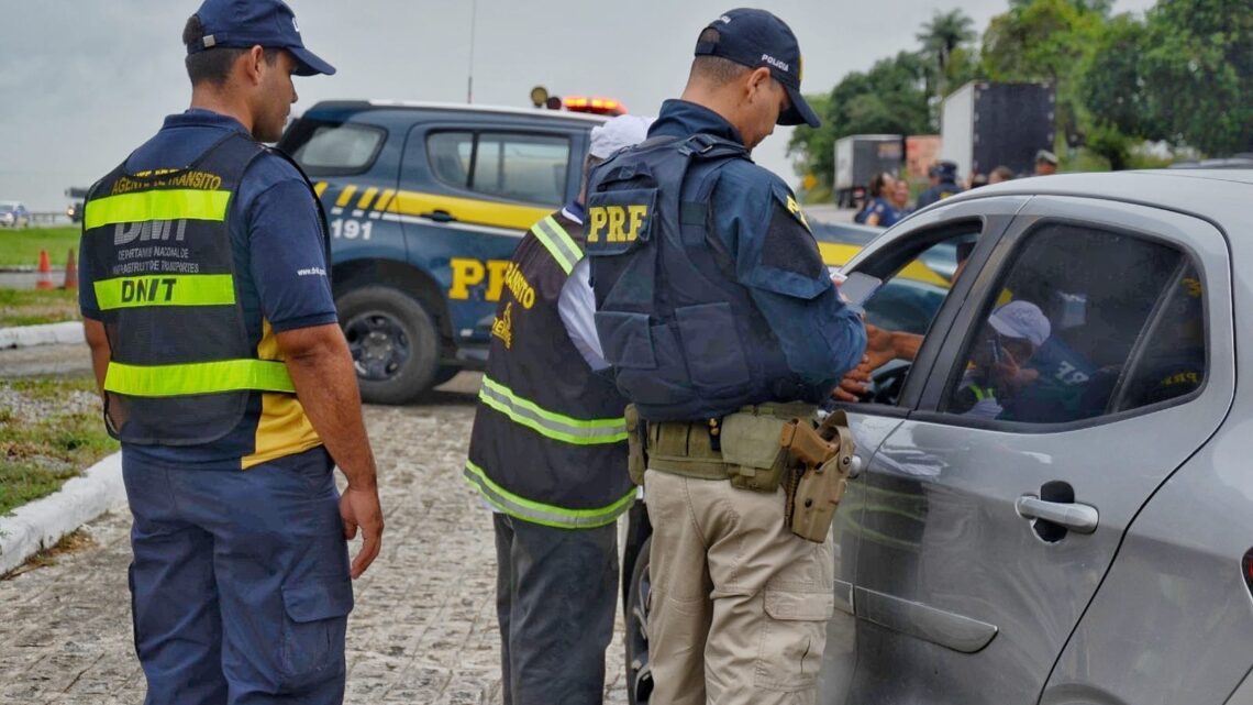 PRF realiza Operação Natal 2023 em Pernambuco, com foco na embriaguez ao volante e transporte de crianças