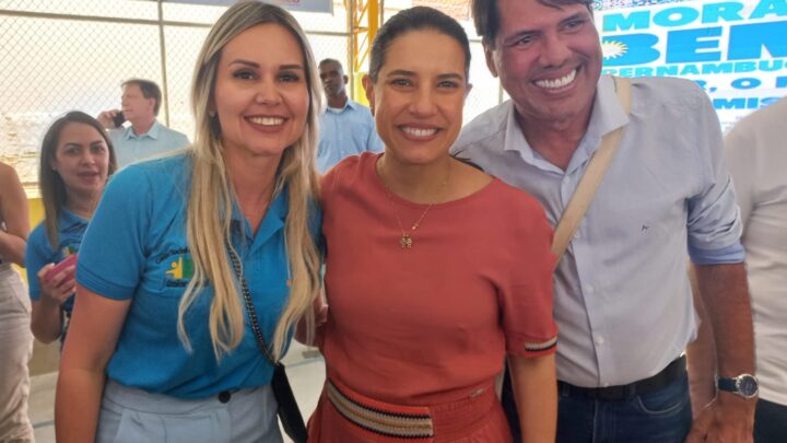 Júnior Letal comemora entrega das escrituras das casas do bairro Agamenon