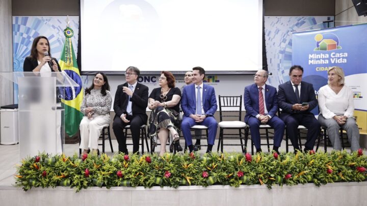 No lançamento do Minha Casa Minha Vida Cidades, em Brasília, governadora Raquel Lyra destaca avanços da política habitacional em Pernambuco