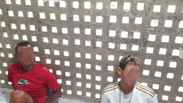 PM prende dupla que estava assaltando motoristas em viaduto utilizando simulacro de pistola