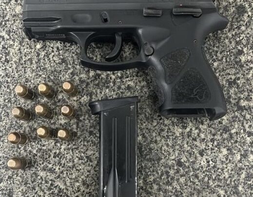 Homem é preso com arma de fogo e carro roubado