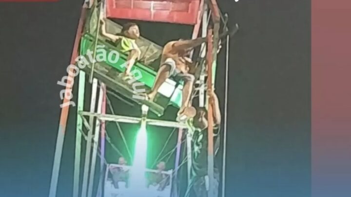 Cadeira de roda gigante quebra e duas pessoas correm risco de cair