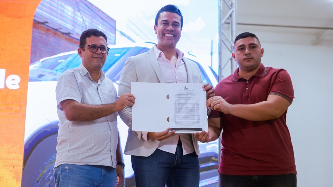 Rodrigo Pinheiro traz mais avanços para mobilidade, para os taxistas e motoristas de aplicativo em Caruaru Rodrigo Pinheiro traz mais avanços para mobilidade, para os taxistas e motoristas de aplicativo em Caruaru