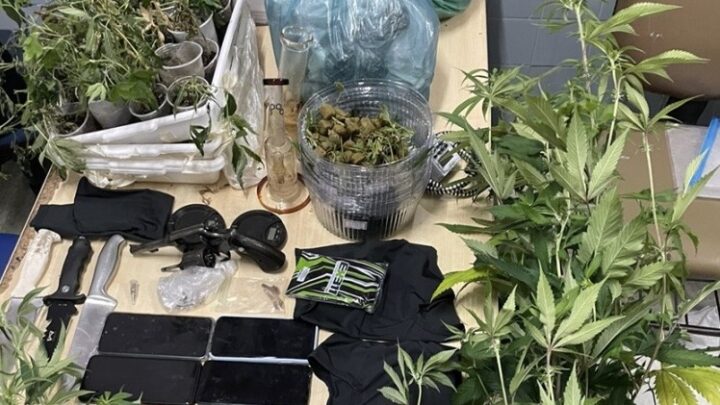 PMs resgatam refém e prendem indivíduo com arma de fogo e grande quantidade de drogas