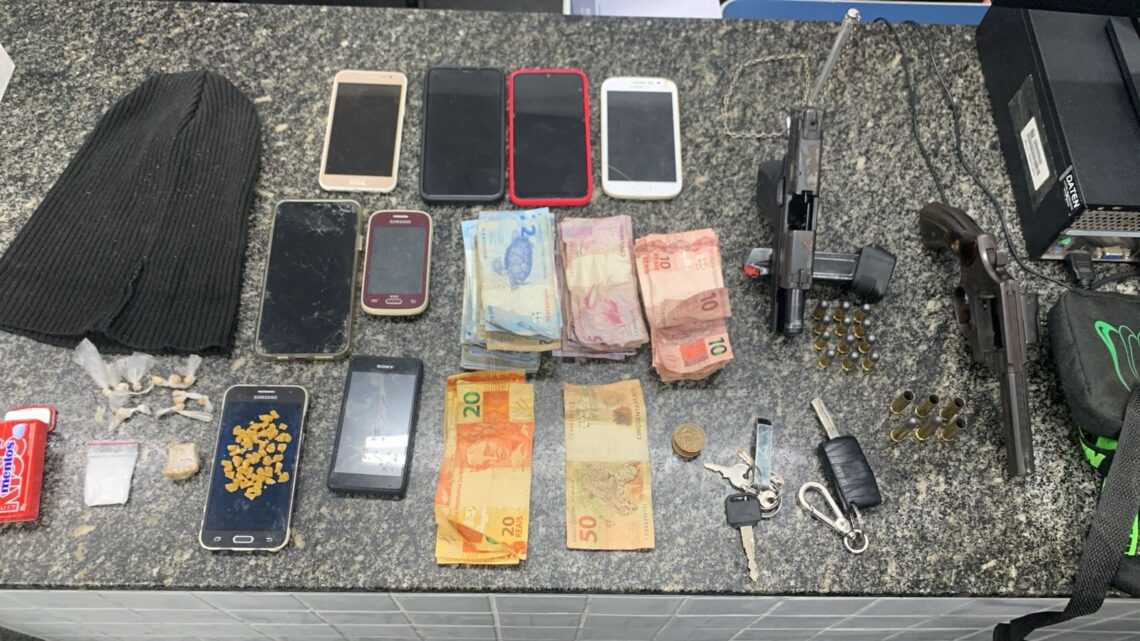 Um morre e outros quatro são presos, após troca de tiros com PM Um morre e outros quatro são presos, após troca de tiros com PM