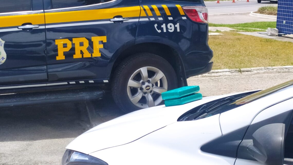 Motorista é detido com cocaína em carro roubado na BR 104
