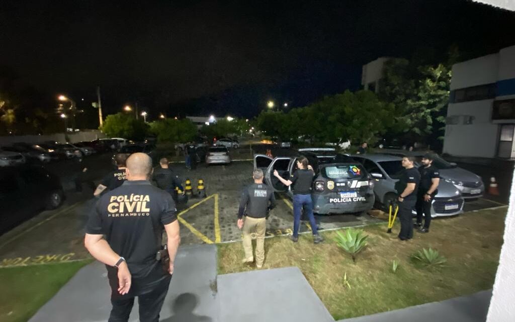 Polícia realiza operação em Bezerros, para prender envolvidos em corrupção de menores e tráfico de drogas Polícia realiza operação em Bezerros, para prender envolvidos em corrupção de menores e tráfico de drogas