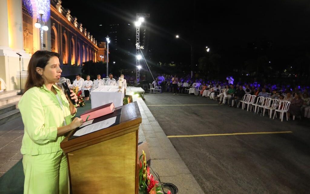 Em noite de celebração, governadora Raquel Lyra deixa mensagem aos pernambucanos durante Missa de Natal no Recife Em noite de celebração, governadora Raquel Lyra deixa mensagem aos pernambucanos durante Missa de Natal no Recife